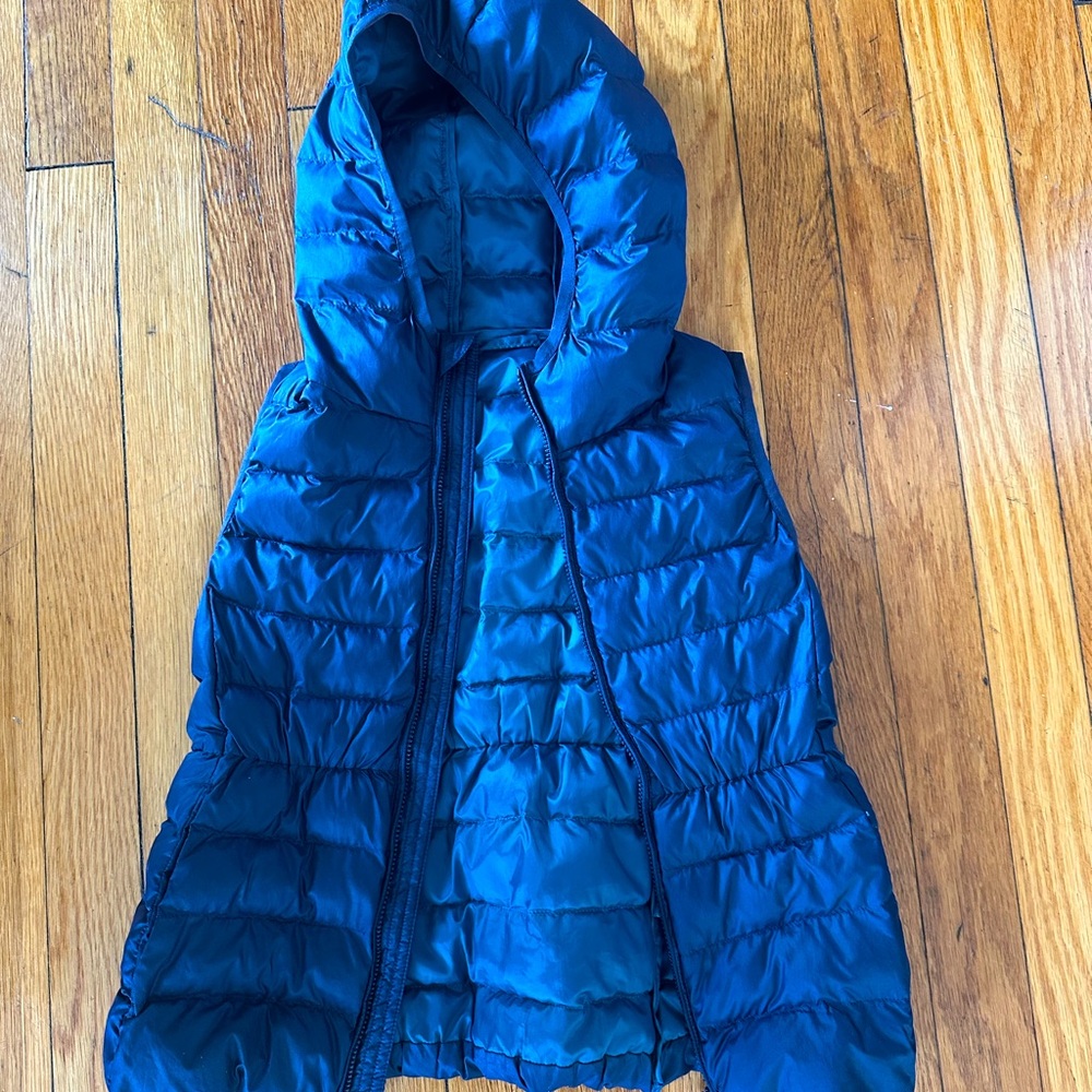 Uniqlo lightweight puffer vest with hood size 7/8 kids
